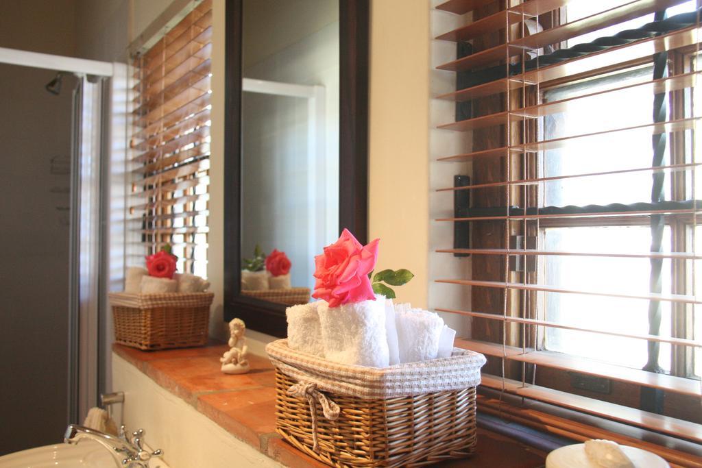 Calais Wine Estate Guest House พาร์ล ภายนอก รูปภาพ