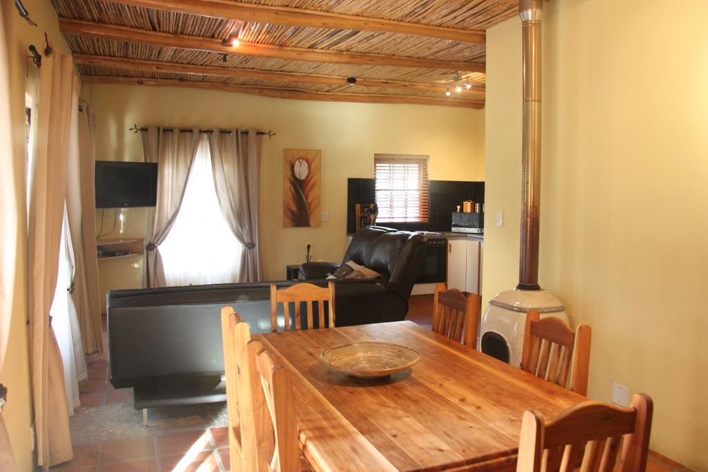 Calais Wine Estate Guest House พาร์ล ภายนอก รูปภาพ