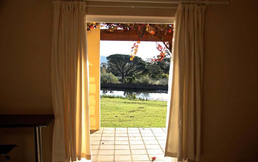 Calais Wine Estate Guest House พาร์ล ภายนอก รูปภาพ