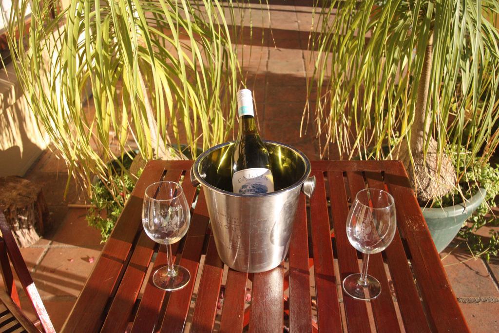 Calais Wine Estate Guest House พาร์ล ภายนอก รูปภาพ