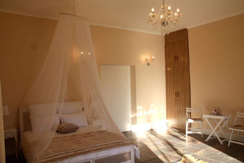 Calais Wine Estate Guest House พาร์ล ภายนอก รูปภาพ