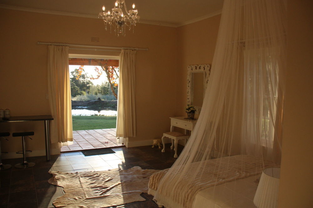 Calais Wine Estate Guest House พาร์ล ภายนอก รูปภาพ
